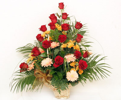  Ankara 14 �ubat sevgililer g�n� �i�ek  sepet i�erisinde 9 adet g�l gerbera ve kir �i�ek