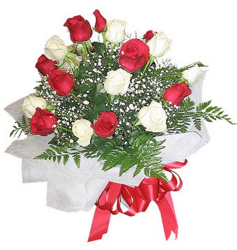  Ankara ucuz �i�ek g�nder  12 adet kirmizi ve beyaz g�ller buket