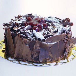 pasta yolla 4 ile 6 kisilik visneli �ikolatali yas pasta  Ankara anneler g�n� �i�ek yolla 