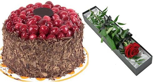 1 adet kutuda g�l ve taze yas pasta  Ankara hediye sevgilime hediye �i�ek 