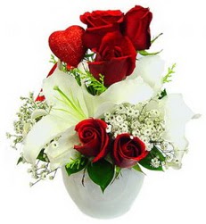 5 adet kirmizi g�l 1 adet kazablanka �i�egi  Ankara anneler g�n� �i�ek yolla 