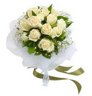  Ankara uluslararası çiçek gönderme  11 adet benbeyaz güllerden buket 