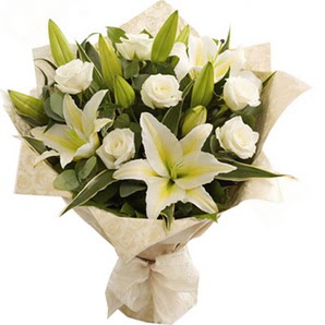  Ankara çiçek siparişi sitesi  3 dal kazablanka ve 7 adet beyaz gül buketi