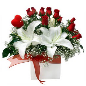  Ankara 14 �ubat sevgililer g�n� �i�ek  1 dal kazablanka 11 adet k�rm�z� g�l vazosu
