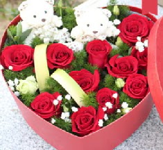 2 adet ay�c�k 9 k�rm�z� g�l kalp i�erisinde  Ankara hediye sevgilime hediye �i�ek 