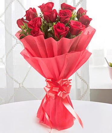12 adet kırmızı gülden modern buket  Ankara çiçek gönderme  