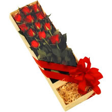 kutuda 12 adet kirmizi gül   Ankara çiçek gönderme 