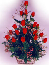 sevenlere özel sepet içerisinde 11 adet kirmizi gül  Ankara hediye sevgilime hediye çiçek 