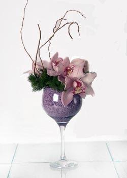  Ankara kaliteli taze ve ucuz çiçekler  cam içerisinde 3 adet kandil orkide