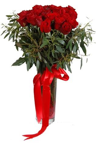 15 adet kirmizi gül cam vazo içerisinde  Ankara hediye sevgilime hediye çiçek 