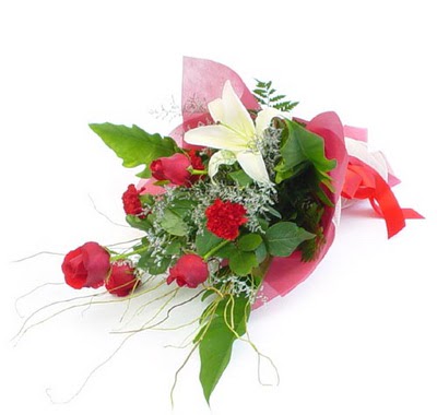 4 g�l 3 adet mevsim �i�eginden buket