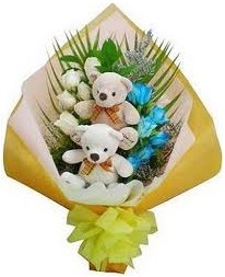 2 adet 15 cm boyutlarinda ayicik ve 12 yapay g�l