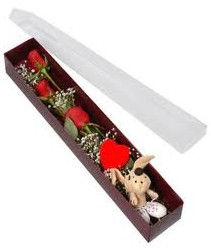 kutu içerisinde 3 adet gül ve oyuncak  Ankara yurtiçi ve yurtdışı çiçek siparişi 