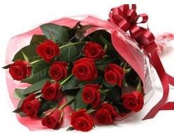  Ankara çiçek siparişi sitesi  10 adet kipkirmizi güllerden buket tanzimi