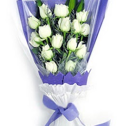  Ankara 14 şubat sevgililer günü çiçek  11 adet beyaz gül buket modeli