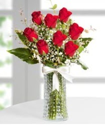 7 Adet vazoda kırmızı gül sevgiliye özel  Ankara anneler günü çiçek yolla 