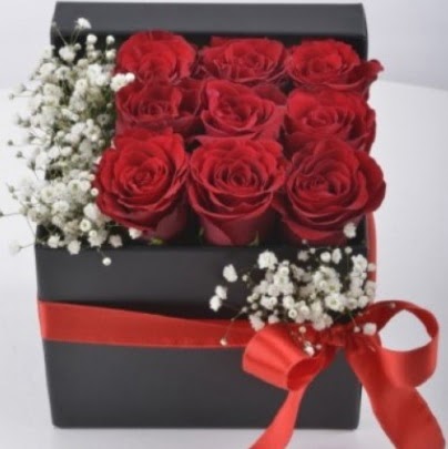 Kutu içerisinde 9 adet kırmızı gül  Ankara anneler günü çiçek yolla 
