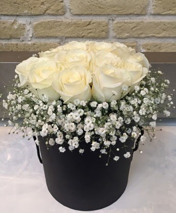 19 adet beyaz gülden görsel kutu çiçeği  Ankara anneler günü çiçek yolla 