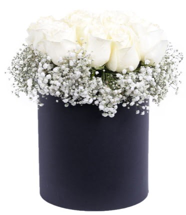 Özel kutuda özel 15 beyaz gül aranjmanı  Ankaraya çiçek yolla 